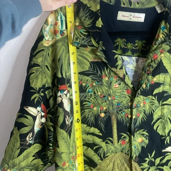 🌙Vintage Tommy Bahama Christmas Toucan Parrot 100% silk Hawaiian Men’s Shirt! - Picture 4 of 10